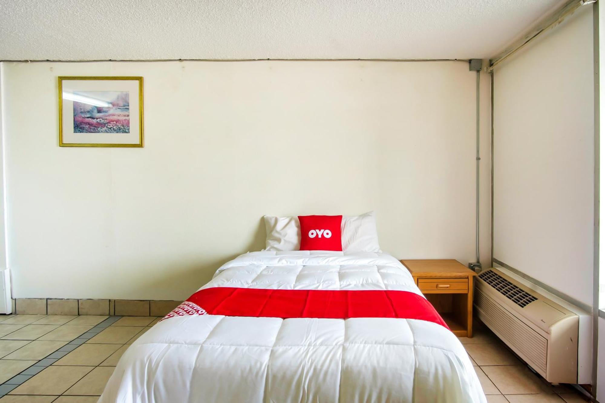 Oyo Hotel Hutchinson West 4Th Ave Exteriör bild