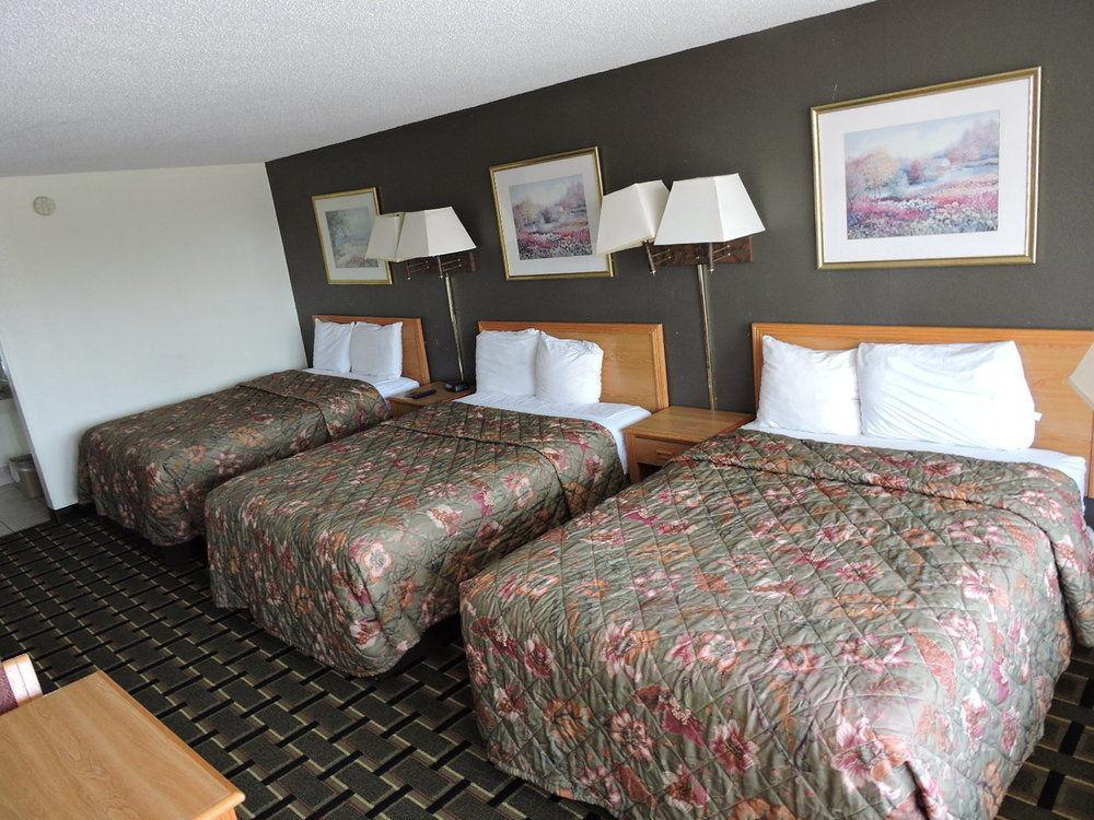 Oyo Hotel Hutchinson West 4Th Ave Exteriör bild