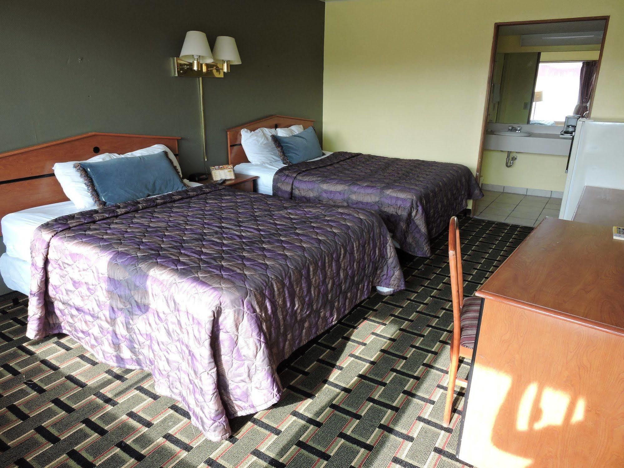 Oyo Hotel Hutchinson West 4Th Ave Exteriör bild